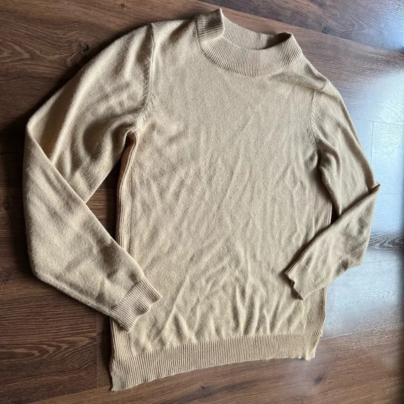 🔥4/$20 Beige sweater - Picture 3 of 9